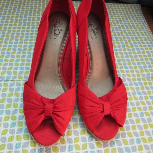 Life Stride Shoes - 🤩HP🤩 Life Stride red peep toe wedges